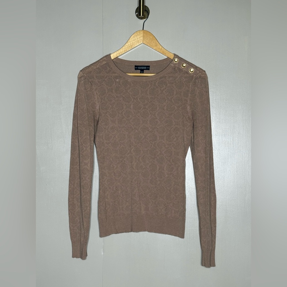 GUESS Tan Logo Knit‎ Sweater Gold Button Shoulder  Lightweight Fitted Size M